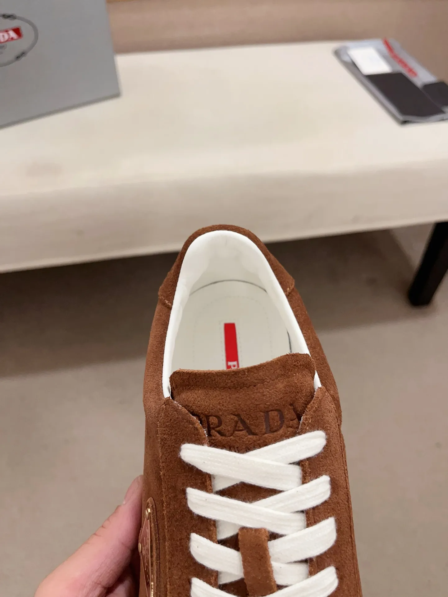 Men's Men's Shoes 💰 500💰 ✔️✔️✔️Higher version High-quality new PRADA (Prada) counters are launched simultaneously. The new men's shoes and 😘fabrics are made of high-tech glue-making technology. Lining: Full cowhide lining. 👍🏿 High-end ☄️ air-cushion molded anti-slip rubber outsole, exquisite lines, simple and elegant, comfortable and high-end for leisure travel. Code number: 38 to 44 (45 can be customized and cannot be returned or exchanged)